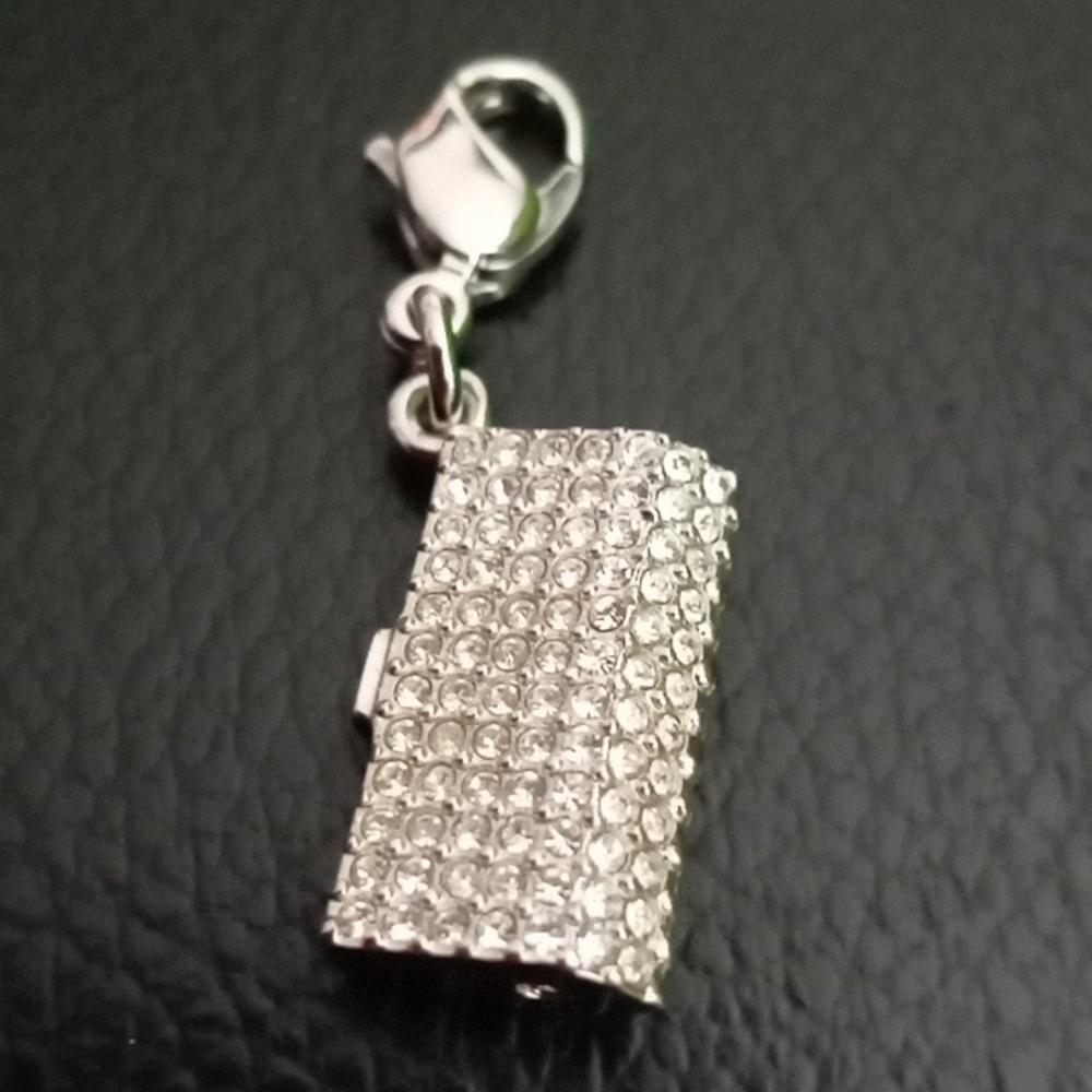 SWAROVSKI CLUTCH CHARM